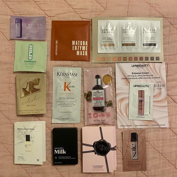 Assorted Beauty Sample Set - Picture 1 of 4